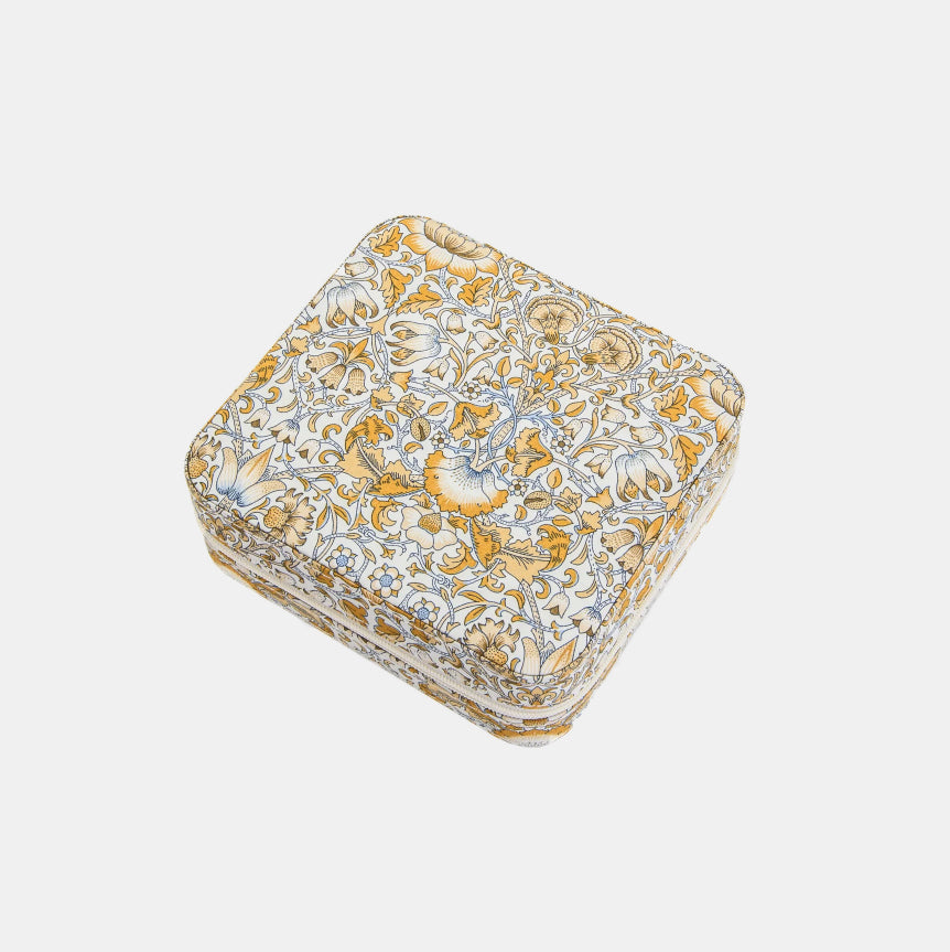 Bon Dep sieradendoos square jewelry box in liberty of london white yellow flowers in Amsterdam Nederlands