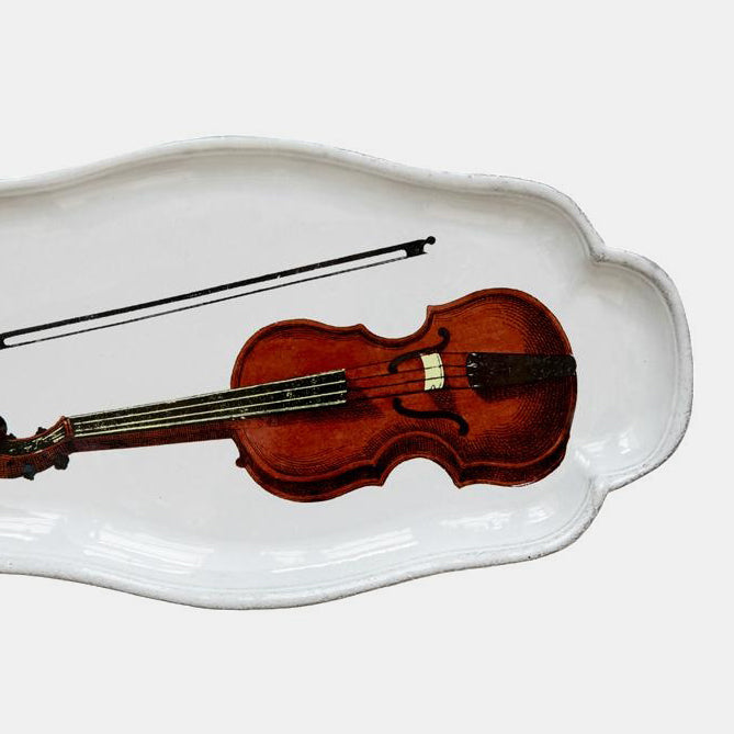Keramische schotel in wit met vioolillustratie van Astier de Villatte in Amsterdam Nederlands