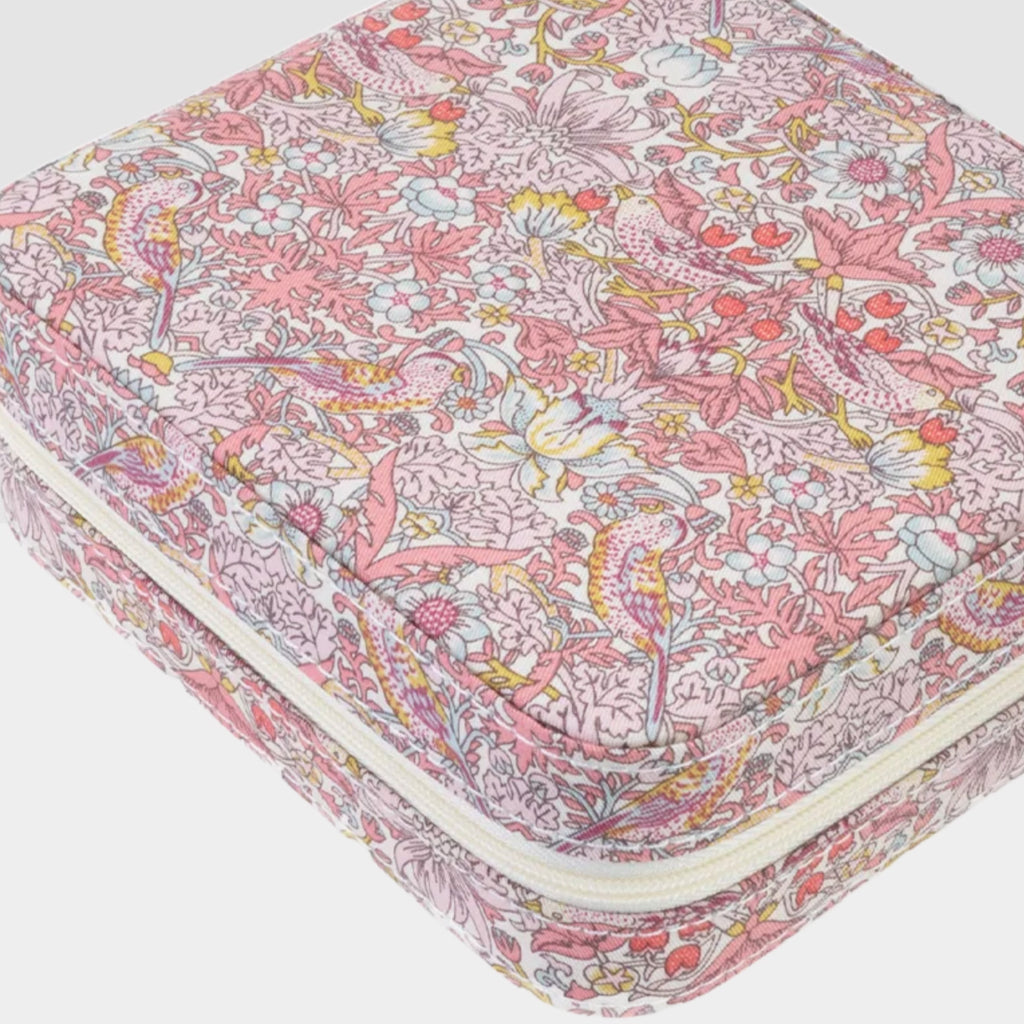 bon dep sieradendoos vierkant with liberty of london Strawberry Pink fabric in Amsterdam Nederlands 2