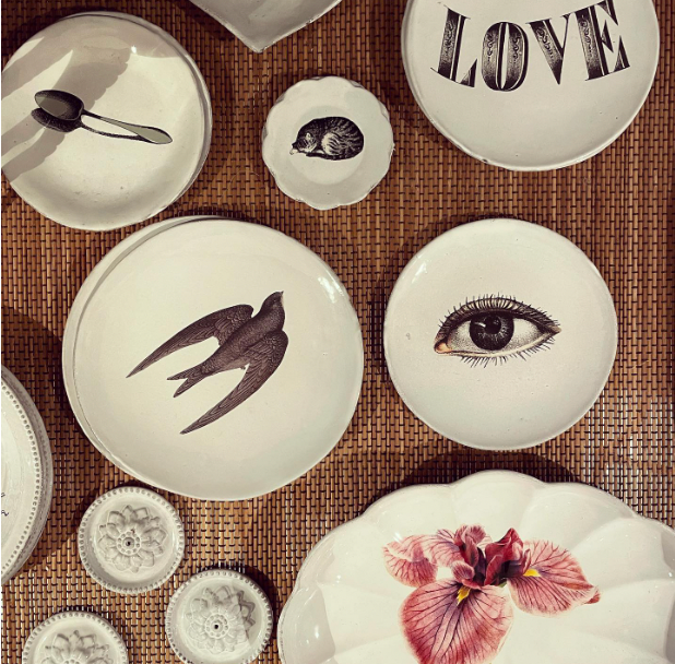 Swallow Plate by Astier de Villatte x John Derian – MaisonNL Swallow Plate by Astier de Villatte x John Derian – MaisonNL